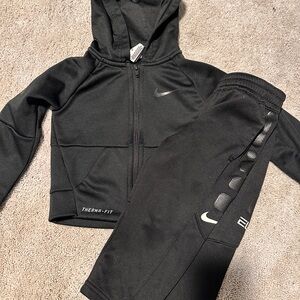 Nike thermafit outfit 2t